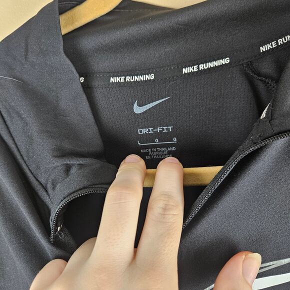 Nike Running Black and White Logo Sweatshirt Size Large - Picture 4 of 7